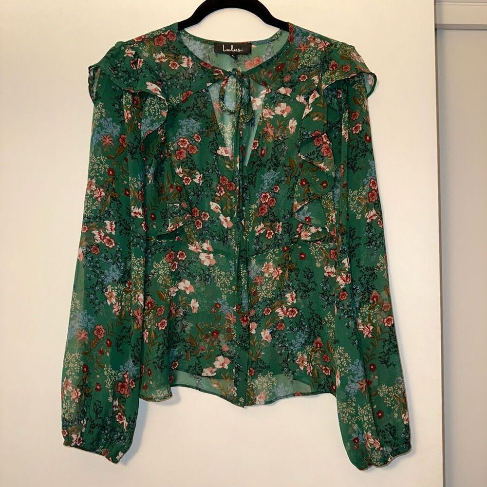 Lulu’s Women’s Green Floral Ruffle Sheer Blouse Size Small EUC